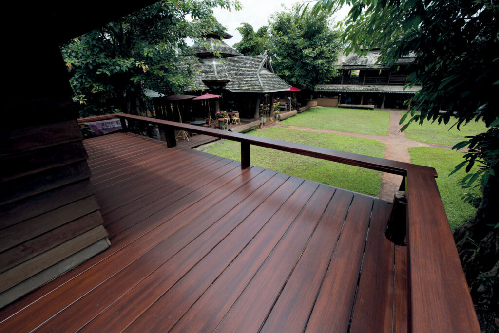 ไม้พื้น เอสซีจี รุ่นเซฟเวอร์ สีซีเมนต์ ขนาด 10x300x2.5 ซม.