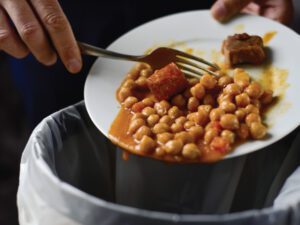 4 ทางเลือกกำจัดเศษอาหารเหลือทิ้งในบ้าน