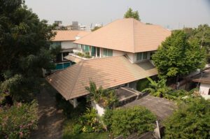 รื้อเปลี่ยนหลังคาบ้าน พลิกโฉมบ้านเก่าโทรม ให้สวยเหมือนใหม่ 01