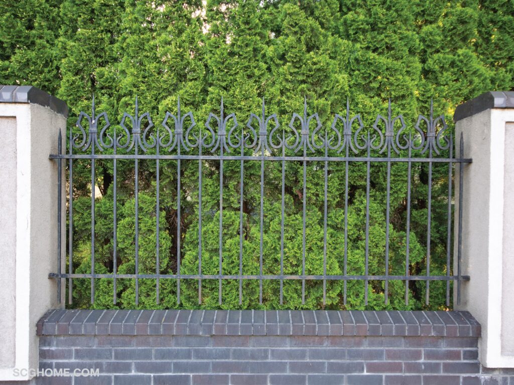 ภาพ: รั้วอัลลอย ดัดลวดลายสวยงาม มีความหรูหรา